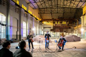 P90329608_highRes_bmw-8-series-media-l