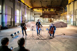 P90329610_highRes_bmw-8-series-media-l