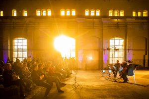 P90329611_highRes_bmw-8-series-media-l