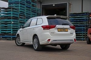 386d4e7e-2019-mitsubishi-outlander-phev-commercial-2