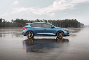 46e87835-2019-ford-focus-st-10