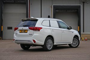 49f75708-2019-mitsubishi-outlander-phev-commercial-3