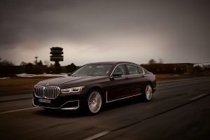 P90335746_highRes_the-new-bmw-745le-02