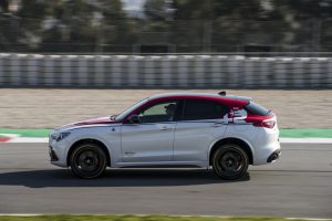 5e318f8b-alfa-romeo-giulia-stelvio-qv-racing-17