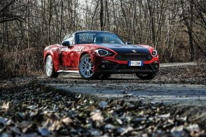 b9ba3ea4-abarth-124-rally-tribute-edition-17