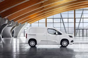 05b3eadb-2020-toyota-proace-city-3