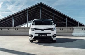 08d45056-2020-toyota-proace-city-31