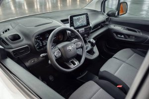 3c711a88-2020-toyota-proace-city-35