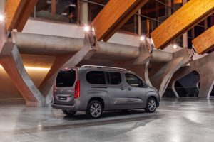 92d365aa-2020-toyota-proace-city-verso-4