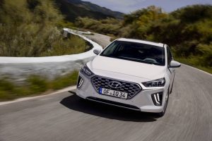 28aa049a-2020-hyundai-ioniq-hybrid-11