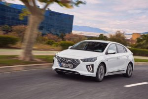 2fe5ef5e-2020-hyundai-ioniq-plug-in-15