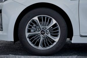 3260aba0-2020-hyundai-ioniq-plug-in-17