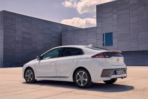 33db973b-2020-hyundai-ioniq-plug-in-2