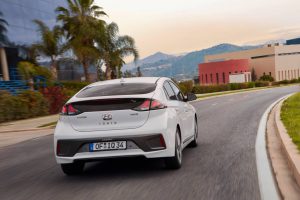 57b5cf5b-2020-hyundai-ioniq-hybrid-18