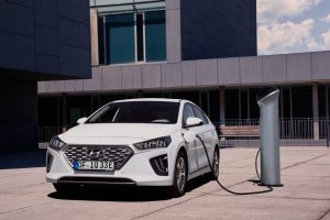 8941d5e7-2020-hyundai-ioniq-plug-in-6