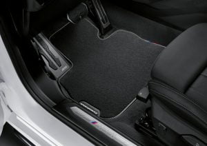 P90351001_highRes_the-all-new-bmw-1-se