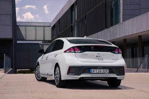 ca00b528-2020-hyundai-ioniq-electric-4