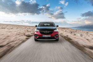 e161d30a-2020-opel-grandland-x-hybrid4-4