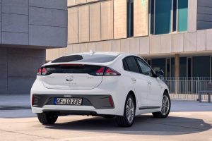 e8761659-2020-hyundai-ioniq-plug-in-4