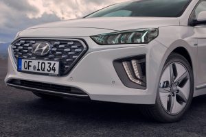 ef968aa8-2020-hyundai-ioniq-hybrid-19
