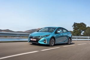 2017-Toyota-PriusPHEV-26