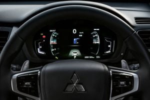 12fa04d0-2020-mitsubishi-pajero-sport-5