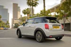 25185425-2020-mini-cooper-se-launched-7