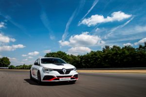 29c5967c-renault-megane-rs-trophyr-34