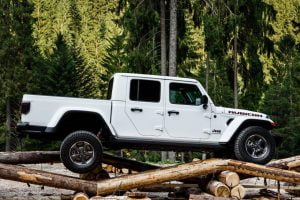 4c122440-2020-jeep-gladiator-europe-5