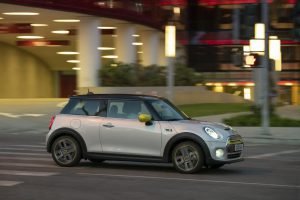5633ecfe-2020-mini-cooper-se-launched-20