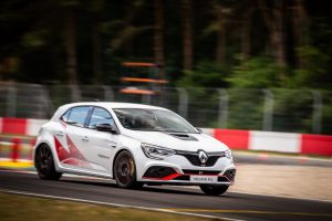 5927b074-renault-megane-rs-trophyr-32