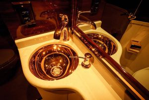 658ac05e-lexani-g-77-sky-master-based-on-ford-f-550-5