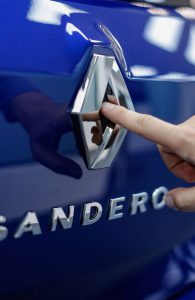 8c7689fb-2020-renault-sandero-2