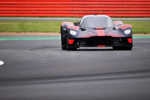 Aston-Martin-Valkyrie-04