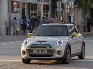 ae250ac1-2020-mini-cooper-se-launched-16