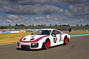 efa692f2-porsche-911-gt2-rs-clubsport-935-8