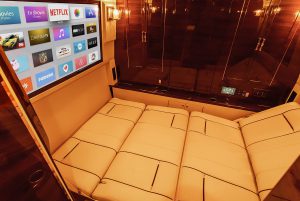 f955252a-lexani-g-77-sky-master-based-on-ford-f-550-7