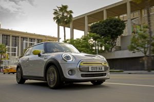 fef5cef0-2020-mini-cooper-se-launched-23