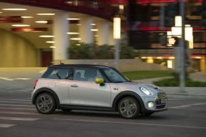 5633ecfe-2020-mini-cooper-se-launched-20