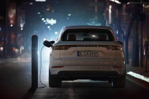 70cf38c4-porsche-cayenne-turbo-s-e-hybrid-8
