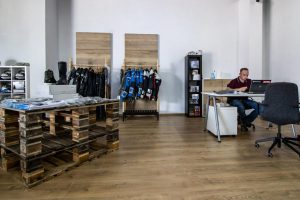 P90358823_highRes_motorcycle-hub-bucha