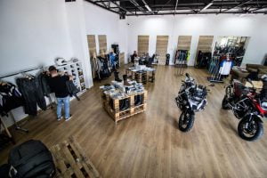 P90358832_highRes_motorcycle-hub-bucha