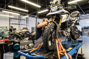 P90358838_highRes_motorcycle-hub-bucha