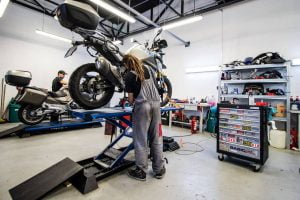 P90358841_highRes_motorcycle-hub-bucha