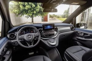 b70e1554-2020-mercedes-benz-eqv-32