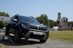 5f59a887-2020-dacia-duster-black-collector-limited-edition-13