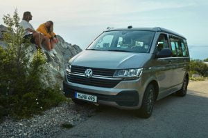 8fe3eb74-2020-vw-california-beach-with-mini-kitchen-1
