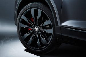 b1571330-2020-vw-t-roc-with-black-style-design-package-5 (1)
