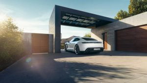 b5e26005-2020-porsche-taycan-unveiled-8