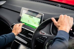 7024b648-2020-mg-hs-uk-spec-38